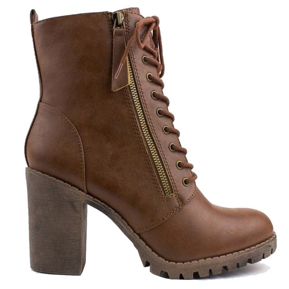 Shoes - Tan Combat Lace Up Platform Lug Sole Booties Boots